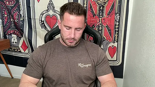 brettmycles28 online show from December 14, 8:24 pm