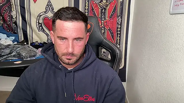 Snapshot of brettmycles28 chatting on February 19, 6:37 pm brettmycles28 online show from February 19, 6:37 pm
