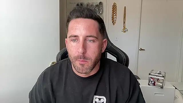 Snapshot of brettmycles28 chatting on July 15, 6:24 pm brettmycles28 online show from July 15, 6:24 pm