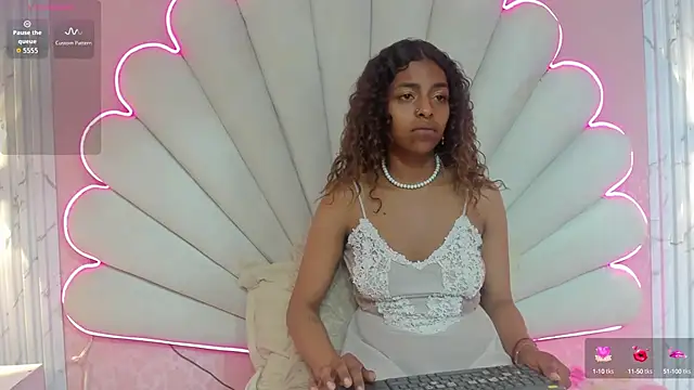 Snapshot of MisRoos chatting on October 6, 8:28 pm MisRoos online show from October 6, 8:28 pm