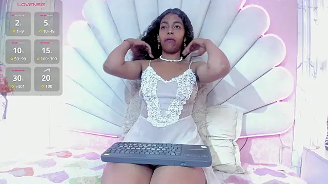 Snapshot of MisRoos chatting on October 7, 4:04 pm MisRoos online show from October 7, 4:04 pm