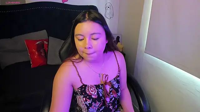 LucyPetit online show from November 12, 1:00 pm