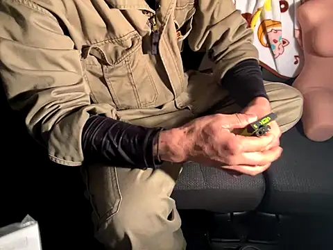 Snapshot of CAMEL1913 chatting on December 20, 6:04 pm CAMEL1913 online show from December 20, 6:04 pm