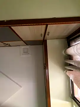 Snapshot of dickfuckerkkk chatting on December 15, 8:18 am dickfuckerkkk online show from December 15, 8:18 am