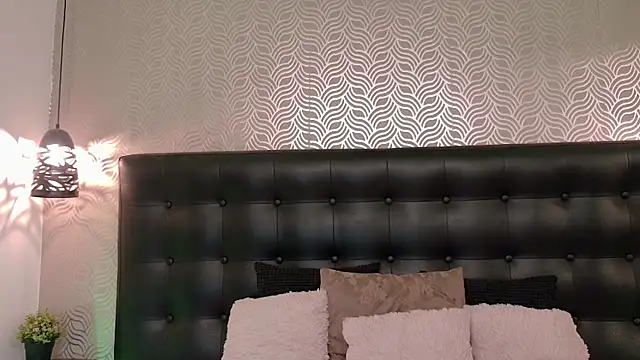 Snapshot of Sharonevanss_ chatting on April 10, 8:24 pm Sharonevanss online show from April 10, 8:24 pm