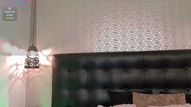 Snapshot of Sharonevanss_ chatting on April 13, 8:25 pm Sharonevanss online show from April 13, 8:25 pm