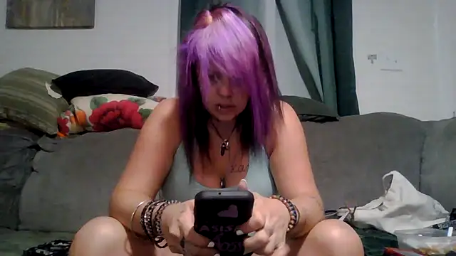 Snapshot of TWiSTYTheTwizted chatting on July 9, 11:42 pm TWiSTYTheTwizted online show from July 9, 11:42 pm