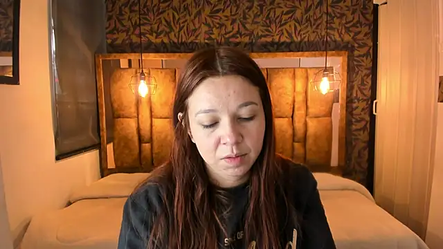 Isa Thompson   online show from December 22, 12:02 pm