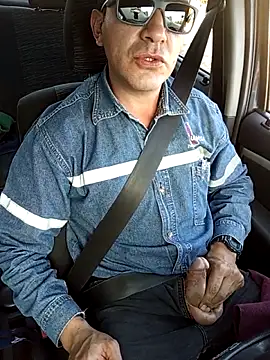 Snapshot of Blackaxes chatting on May 26, 9:33 pm Blackaxes online show from May 26, 9:33 pm