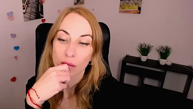 Snapshot of Create_your_own_sun chatting on October 5, 1:42 pm Create your own sun online show from October 5, 1:42 pm