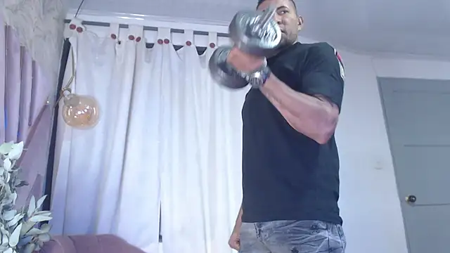 Snapshot of Morganandmegan chatting on September 13, 11:21 am Morganandmegan online show from September 13, 11:21 am