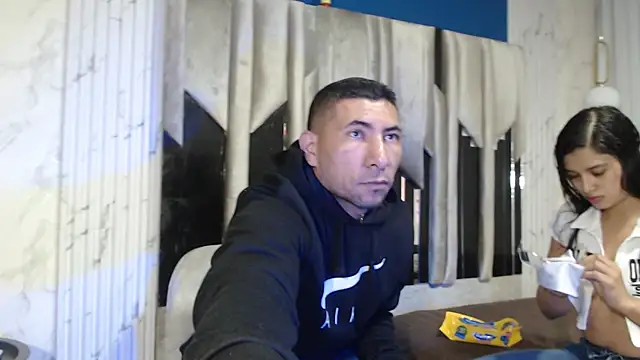 Snapshot of Morganandmegan chatting on October 2, 11:17 am Morganandmegan online show from October 2, 11:17 am