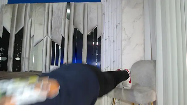 Snapshot of Morganandmegan chatting on November 10, 11:20 am Morganandmegan online show from November 10, 11:20 am