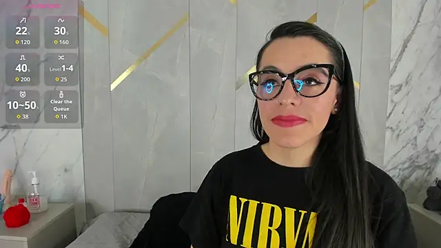 IsisNoir online show from February 4, 8:14 pm