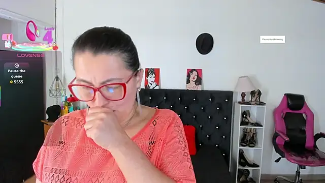 D Martii online show from December 3, 12:25 pm