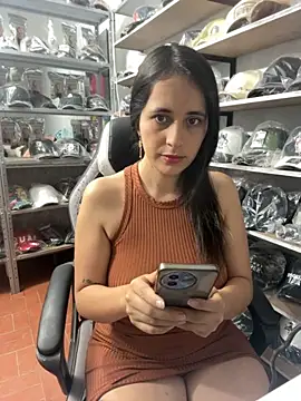 Snapshot of GiaDuque chatting on October 6, 11:29 am GiaDuque online show from October 6, 11:29 am