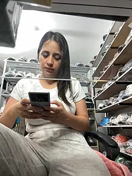 Snapshot of GiaDuque chatting on October 28, 11:14 am GiaDuque online show from October 28, 11:14 am