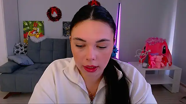 Snapshot of queenofthesense_ chatting on December 15, 8:40 am queenofthesense online show from December 15, 8:40 am