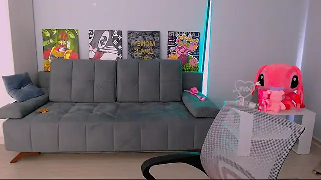 queenofthesense  online show from February 17, 8:11 am