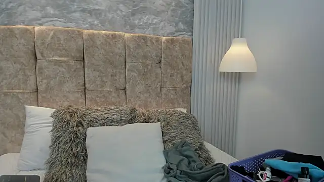 leilapons online show from September 16, 4:41 pm