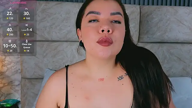 leilapons online show from June 11, 6:50 pm