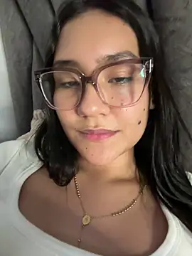 noa moon online show from May 2, 3:06 pm