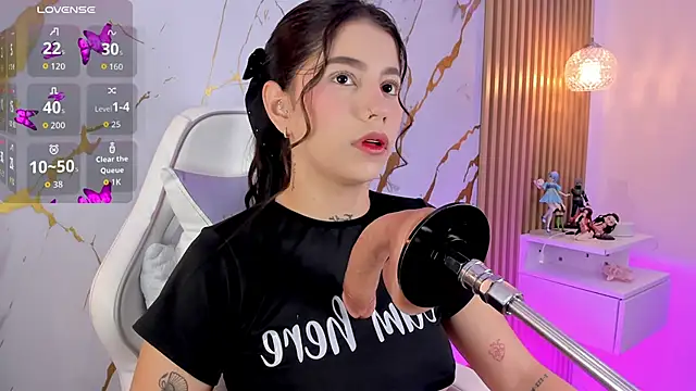 alissaowens  online show from November 29, 10:18 am