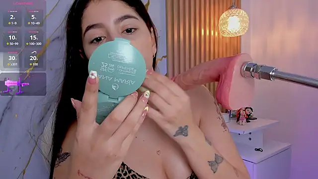 alissaowens  online show from May 8, 10:42 am