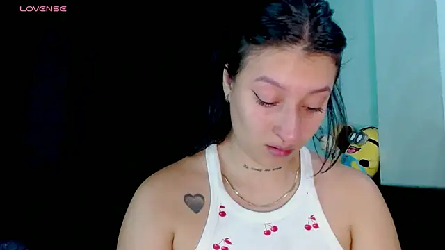 Snapshot of EVAH_LEE_ chatting on June 30, 3:18 am EVAH LEE online show from June 30, 3:18 am