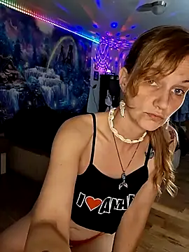 Snapshot of PeachyAriel chatting on May 6, 6:13 pm PeachyAriel online show from May 6, 6:13 pm