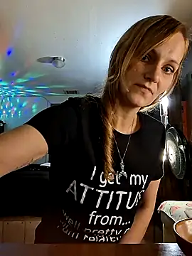 Snapshot of PeachyAriel chatting on May 12, 1:47 am PeachyAriel online show from May 12, 1:47 am