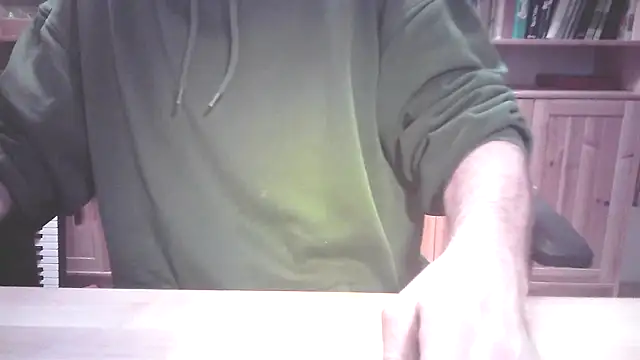 Snapshot of boy40bi chatting on December 1, 6:13 pm boy40bi online show from December 1, 6:13 pm