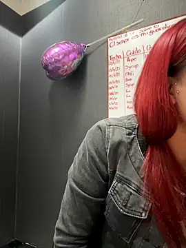 Snapshot of JuliethaDemon_ chatting on November 17, 1:17 pm JuliethaDemon online show from November 17, 1:17 pm