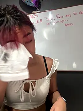 Snapshot of JuliethaDemon_ chatting on December 4, 1:09 pm JuliethaDemon online show from December 4, 1:09 pm