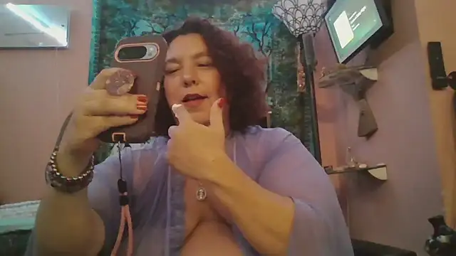 lil-gemini-hippy online show from May 6, 5:03 am