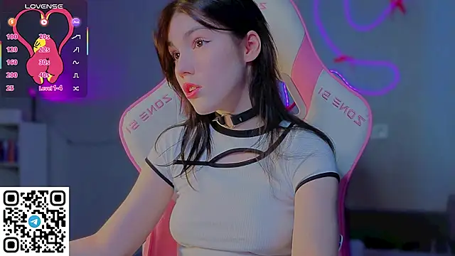 Snapshot of Sophie_SkyAngel chatting on February 18, 12:12 pm Sophie SkyAngel online show from February 18, 12:12 pm