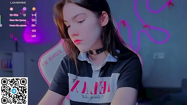 Snapshot of Sophie_SkyAngel chatting on March 19, 2:32 pm Sophie SkyAngel online show from March 19, 2:32 pm