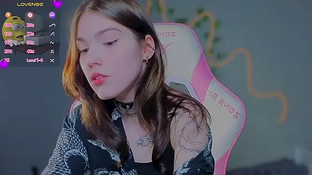 Snapshot of Sophie_SkyAngel chatting on August 4, 6:43 pm Sophie SkyAngel online show from August 4, 6:43 pm