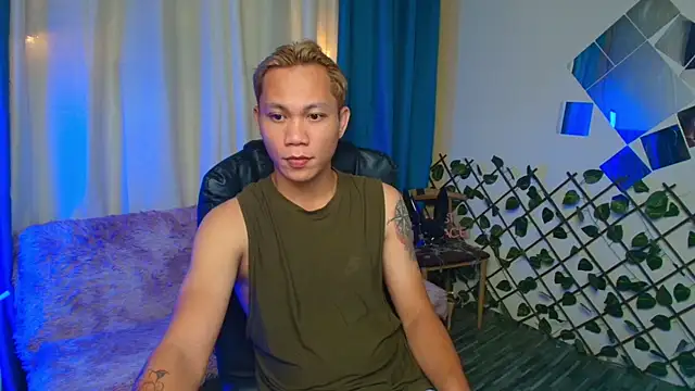 Snapshot of princenavheen chatting on May 26, 8:21 am princenavheen online show from May 26, 8:21 am