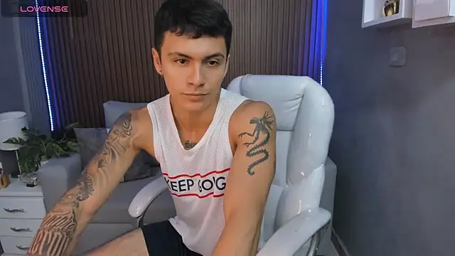 Leo santoro online show from November 8, 3:23 pm