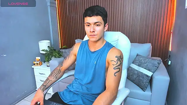 Leo santoro online show from November 12, 4:18 pm