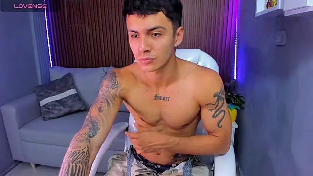 Leo santoro online show from December 3, 2:26 pm