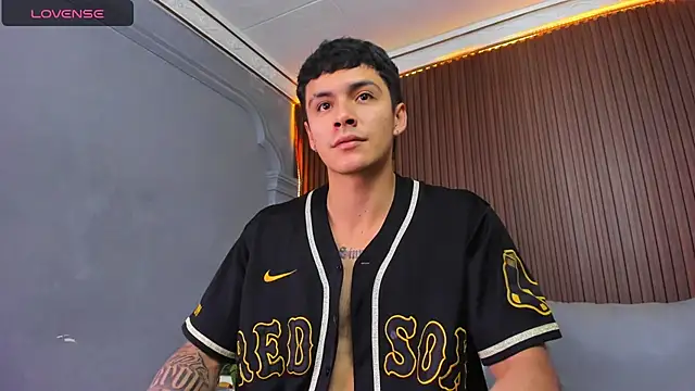 Leo santoro online show from December 15, 3:16 pm