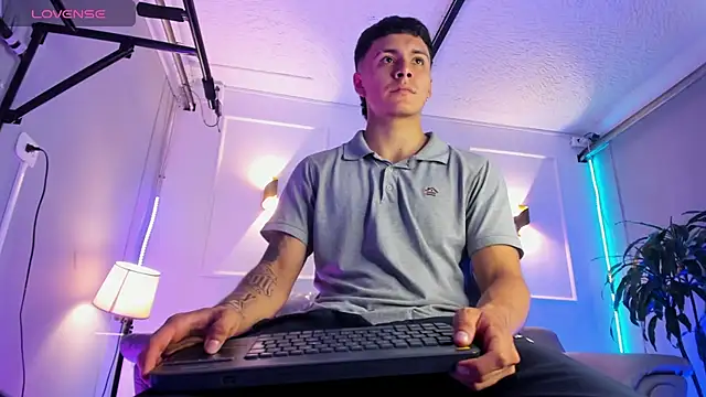 Leo santoro online show from April 30, 1:50 pm
