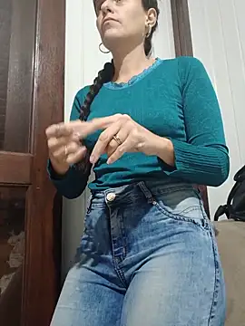 Snapshot of cicinha3657 chatting on June 3, 4:15 am cicinha3657 online show from June 3, 4:15 am