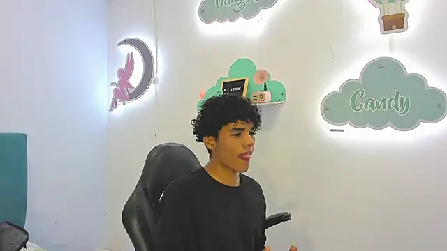 Snapshot of kenny_18 chatting on March 20, 3:33 am kenny 18 online show from March 20, 3:33 am