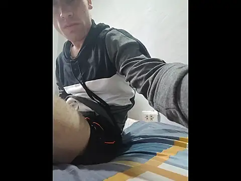 Snapshot of alex-golden chatting on November 30, 3:38 pm alex-golden online show from November 30, 3:38 pm