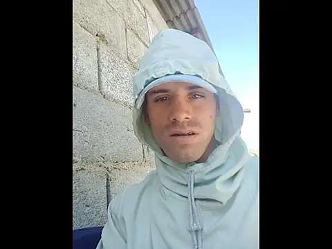 Snapshot of alex-golden chatting on December 14, 2:11 pm alex-golden online show from December 14, 2:11 pm