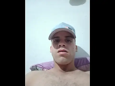 Snapshot of alex-golden chatting on December 15, 2:16 am alex-golden online show from December 15, 2:16 am