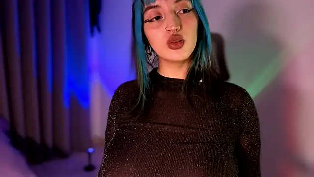 Snapshot of Blueee_cat chatting on July 19, 8:34 pm Blueee cat online show from July 19, 8:34 pm